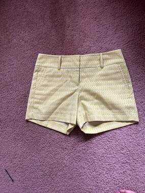 Ann Taylor Yellow and White Textured Geometric Pattern Shorts 4" Inseam Size 10